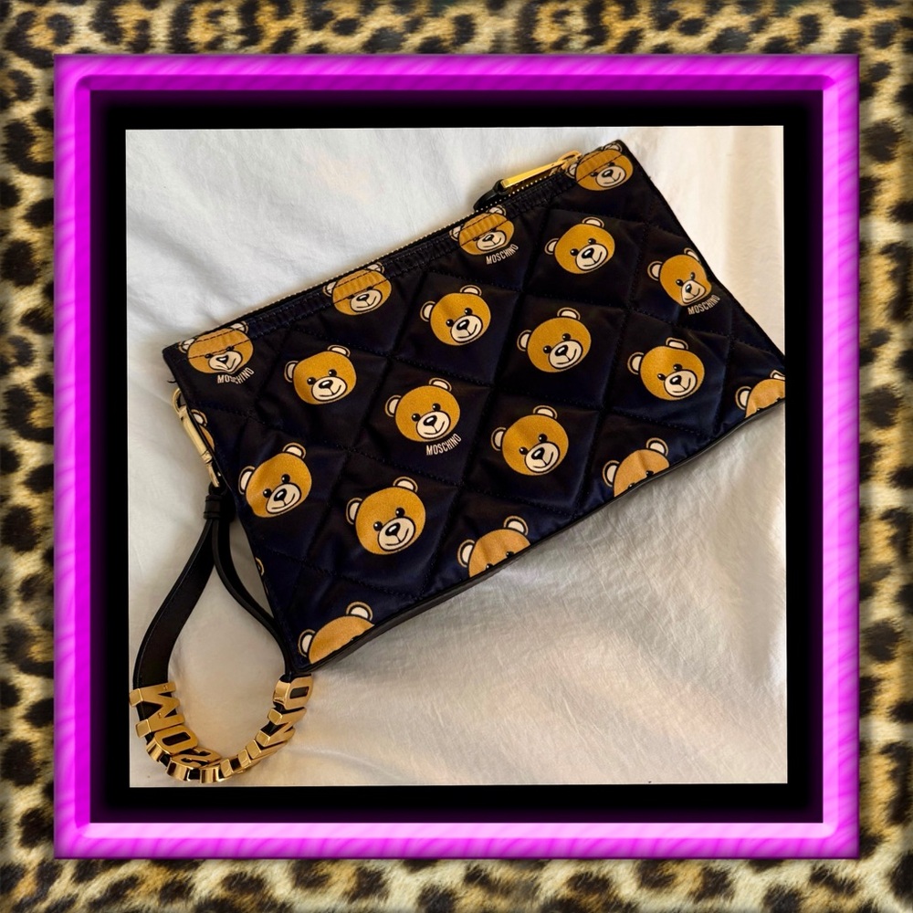 👑✅PRICE FIRM✅AUTHENTIC Moschino Black & Gold Teddy Bear Wristlet